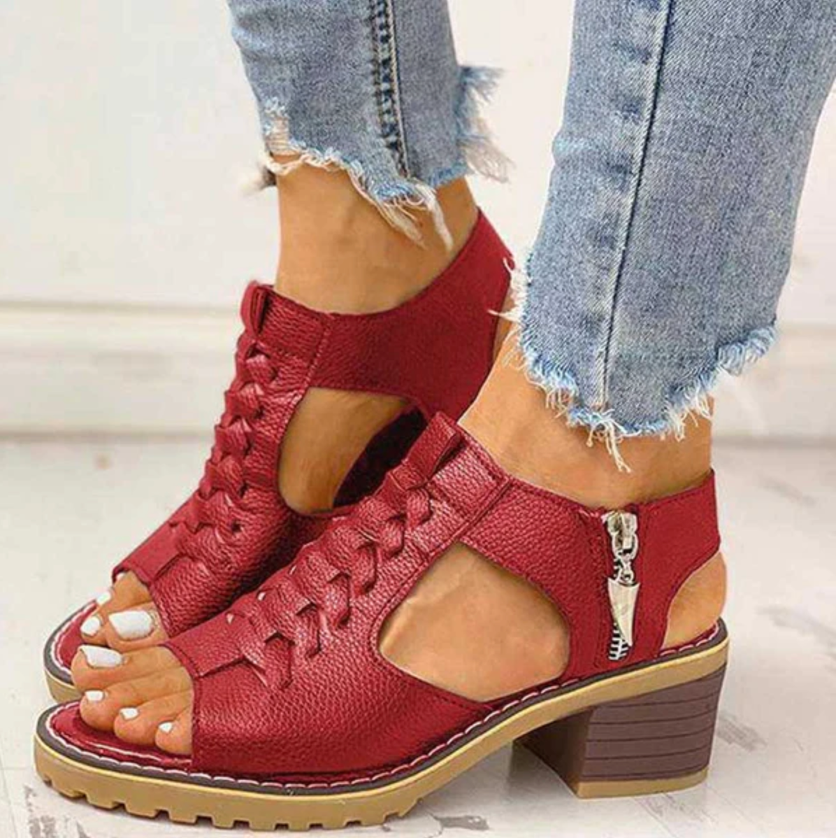 Štýlový Komfort – Ortopedické Sandále na Podpätku s Ritsou