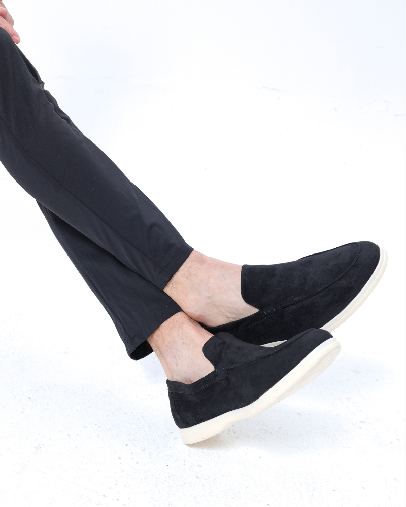 Elar | Sametové Mokasíny" could be rewritten as "Elar | Velvet Loafers.